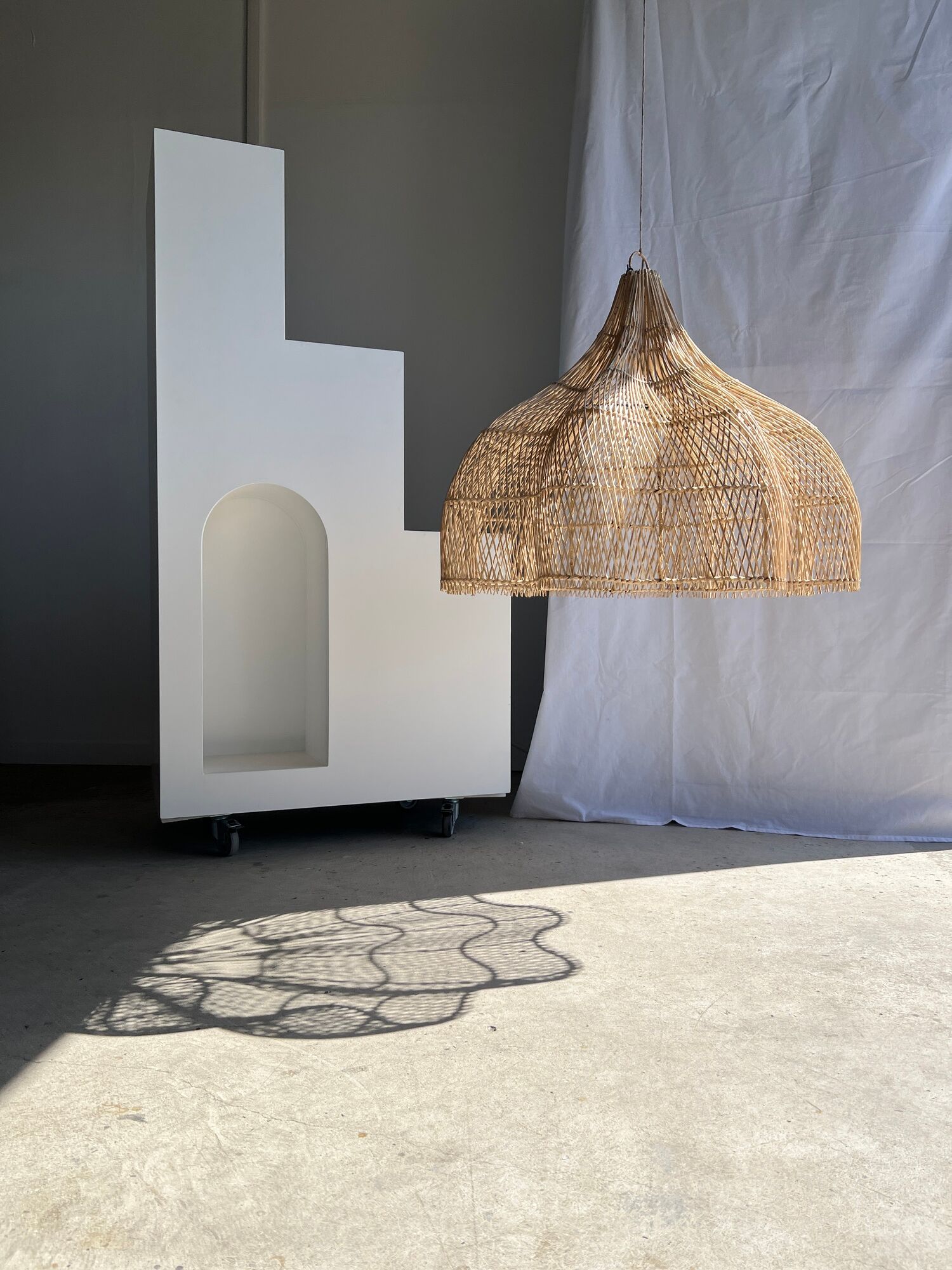 Rattan pendant lamp in the shape of a flower