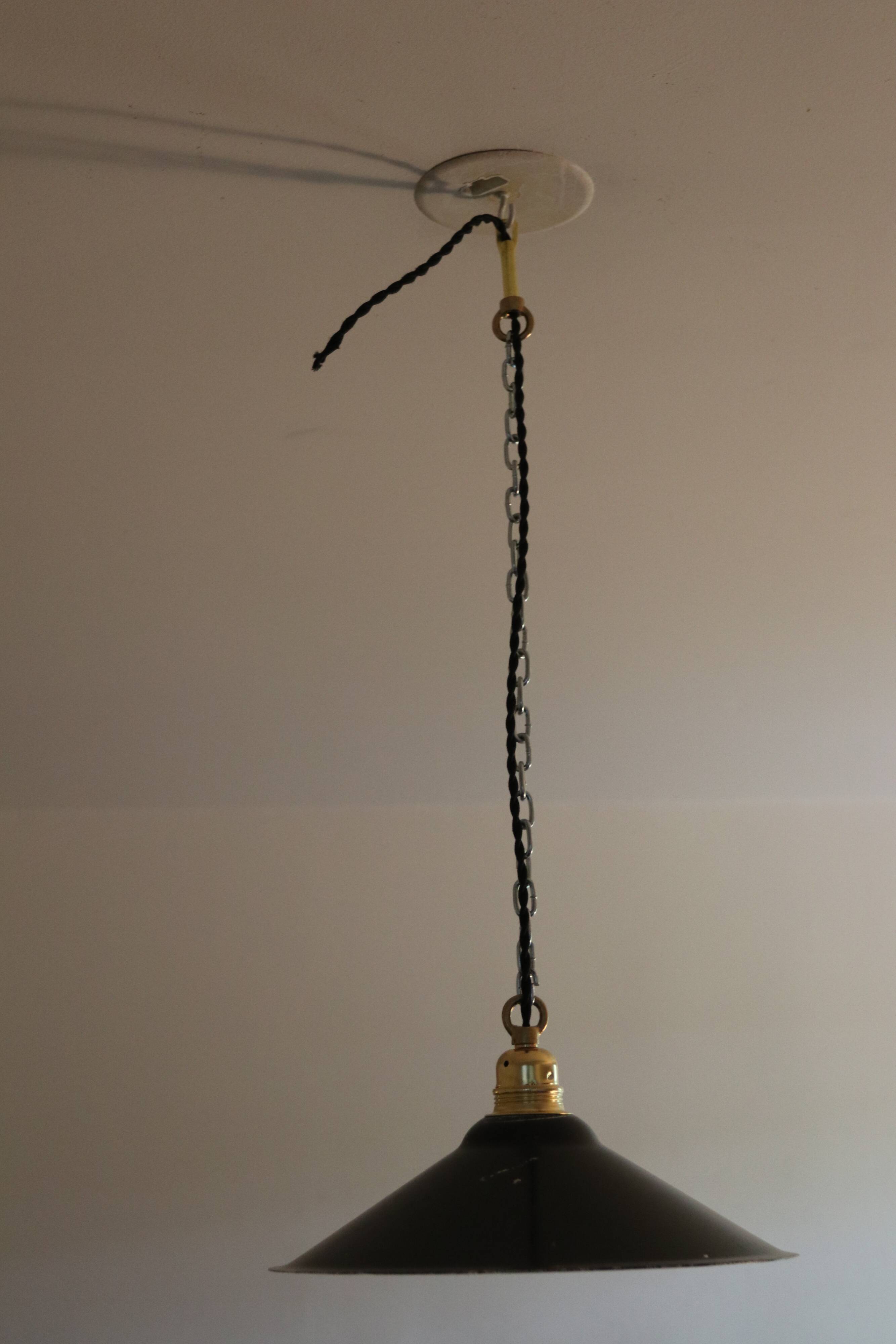 Batch of two industrial hanging lamps