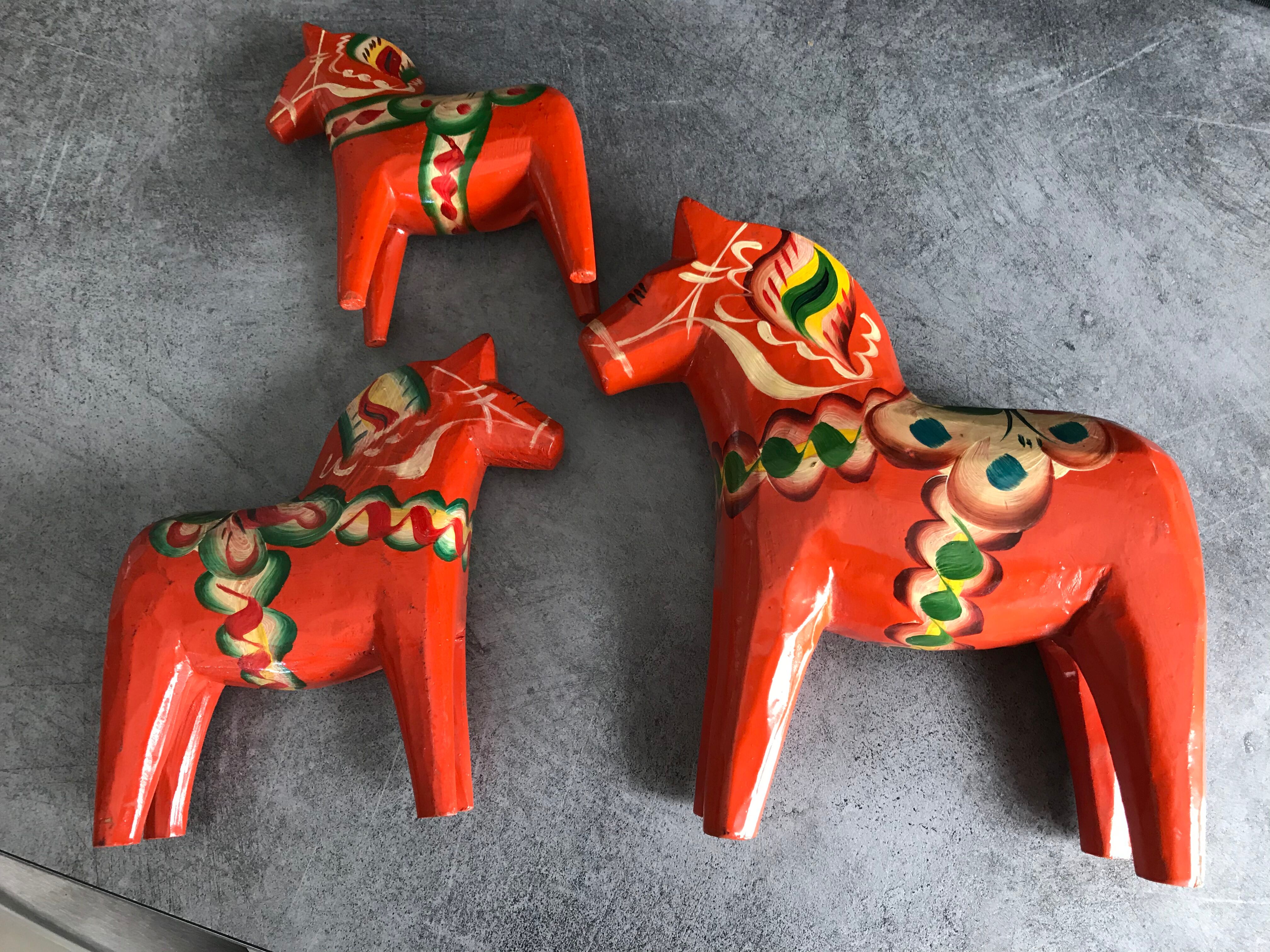 Set of 3 wooden dalecarlie horses
