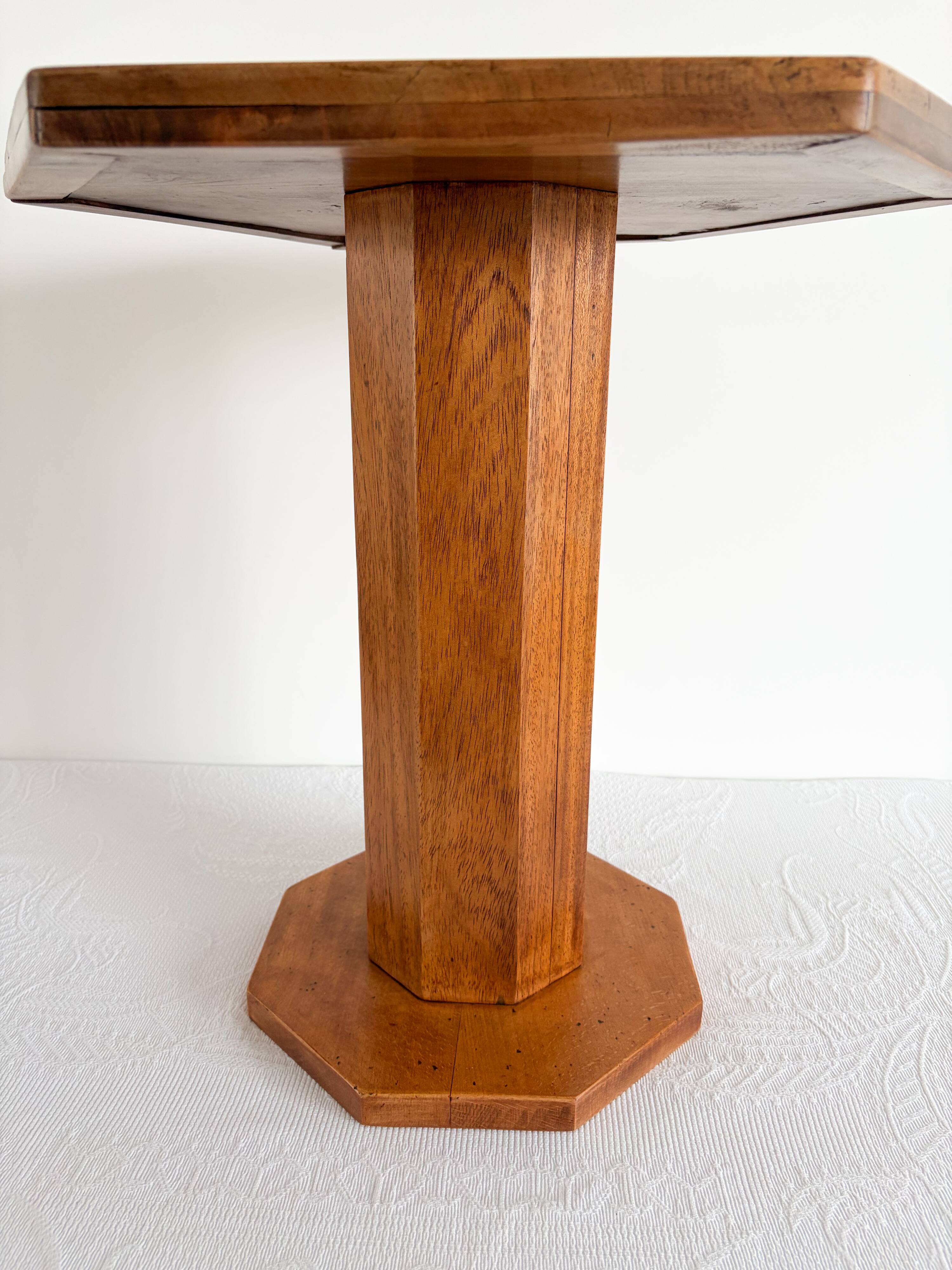 Art Deco guéridon from the 1930s in walnut and oak.