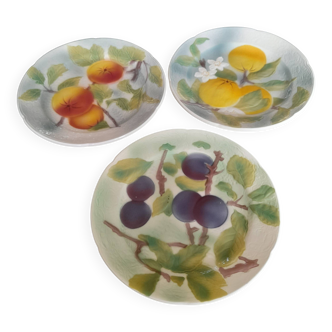 Saint Clément barbotine plates with fruit decoration in relief 3