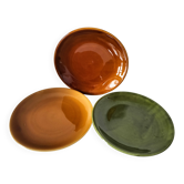 Set of green and amber enamelled plates
