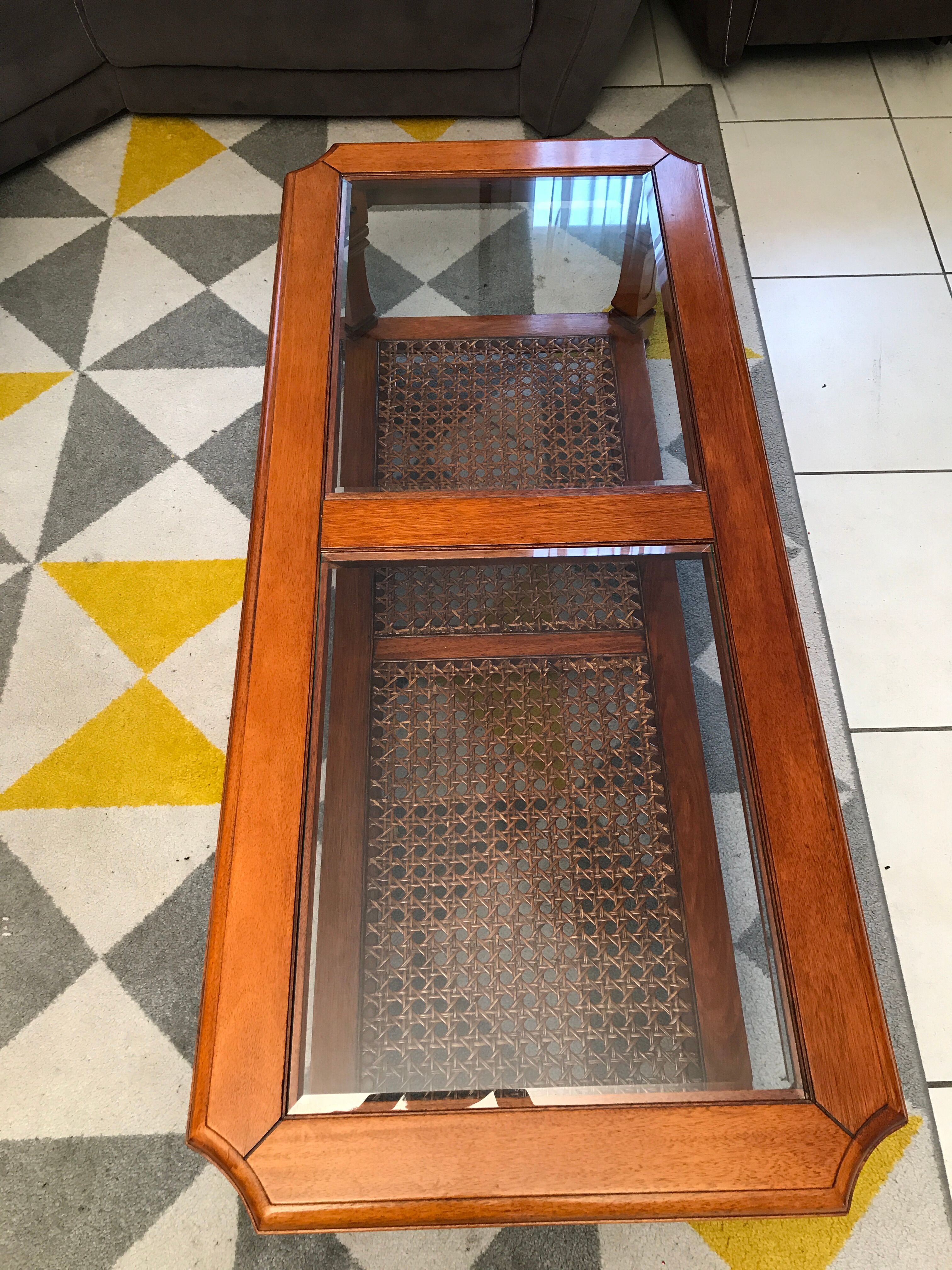 Table basse en merisier plateau verre cannage