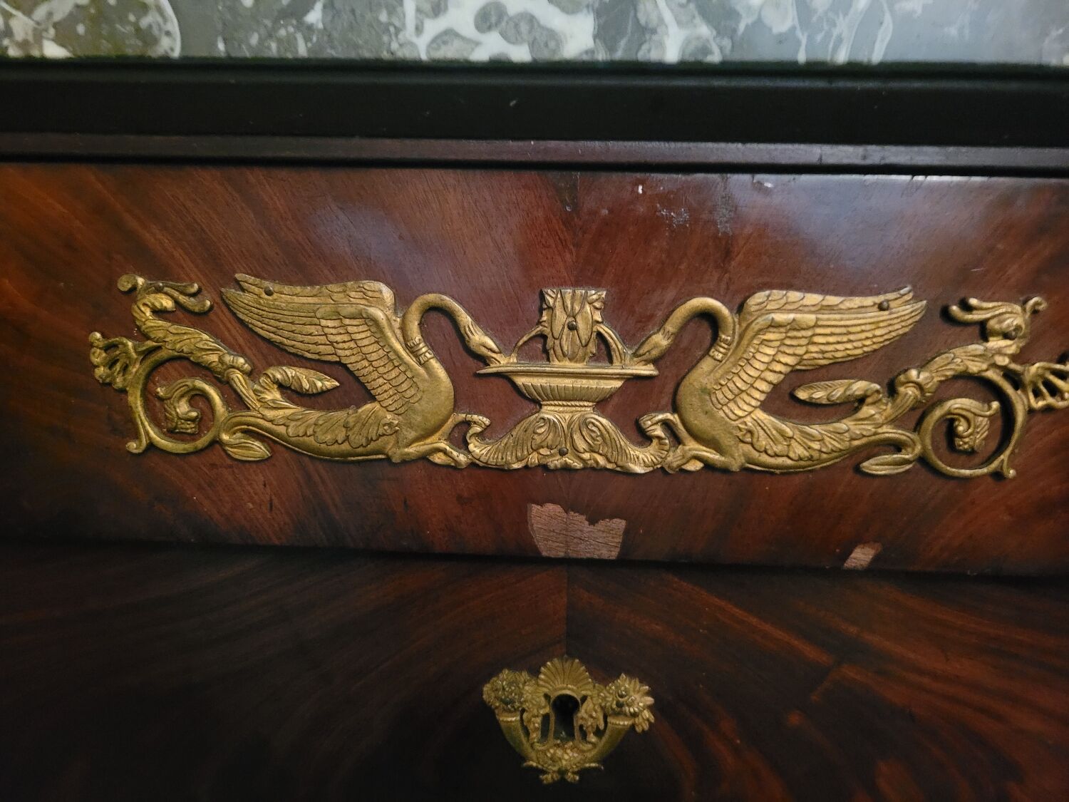 Commode empire