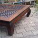 Table basse carrée en bois sculpté massif exotique Pier import, 1980