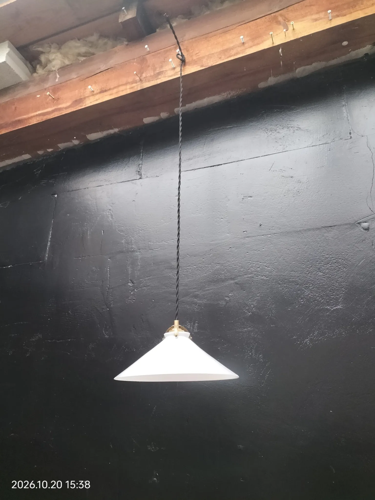 Opaline cone suspension