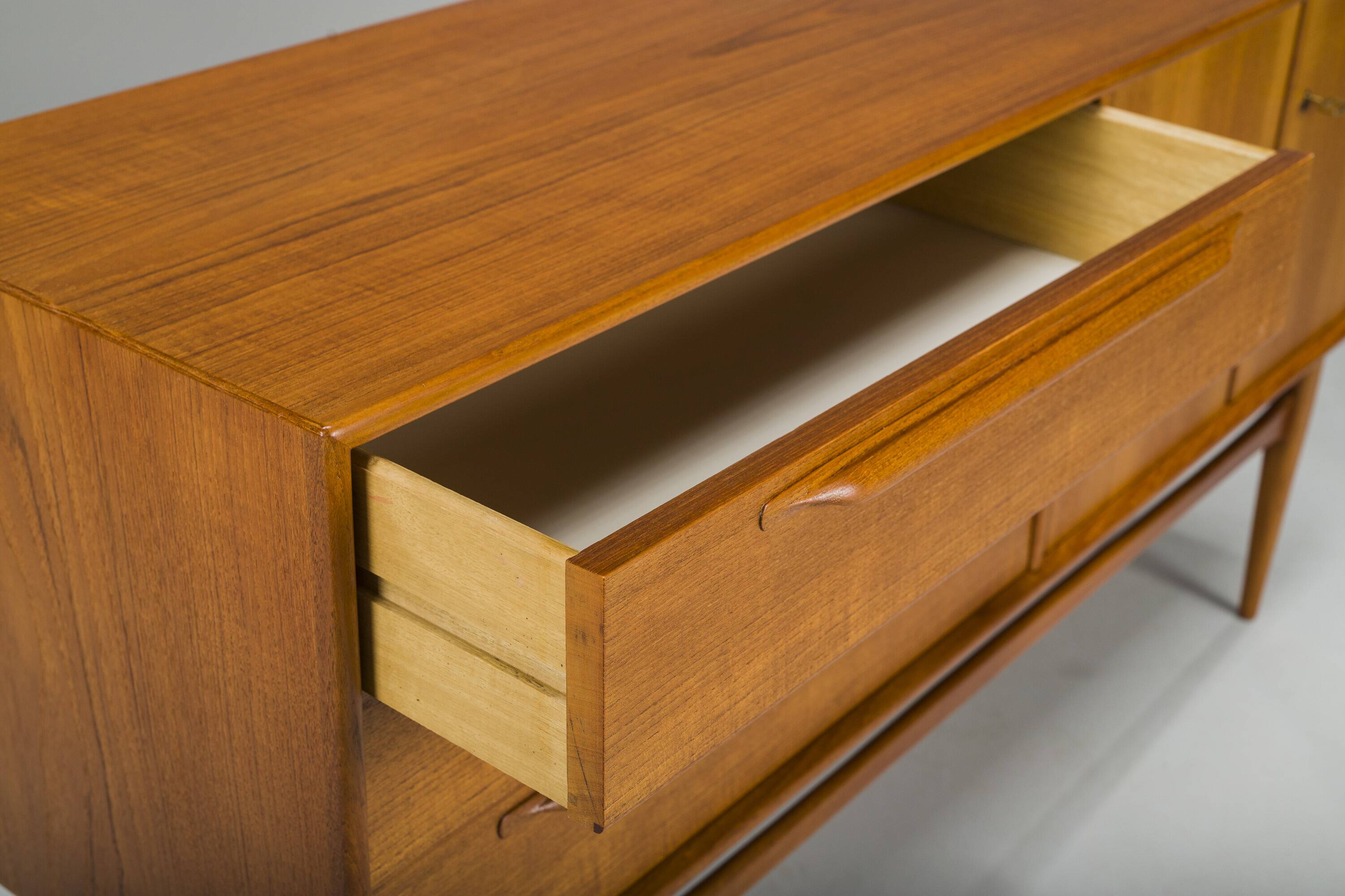 Mid-Century Teak Type RT 200 Sideboard in Teak by Heinrich Riestenpatt for
