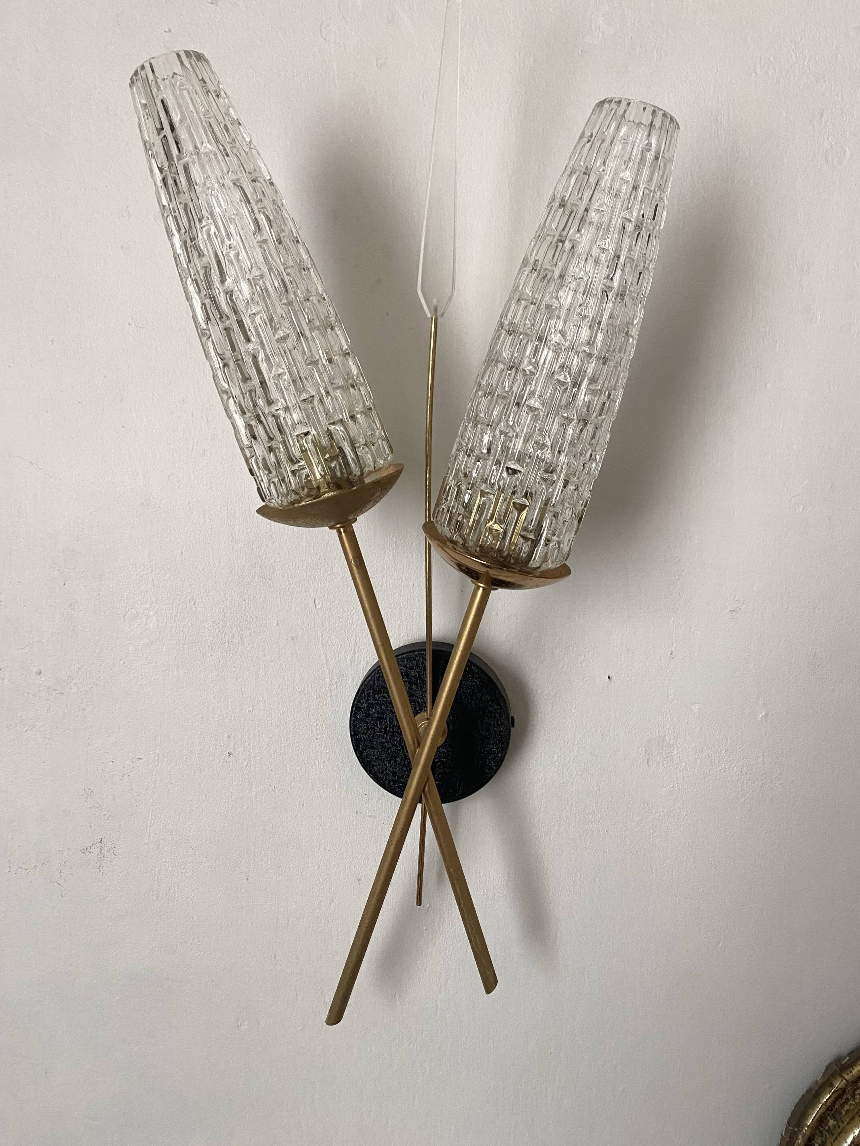 Pair of wall sconces from the 60s, gold metal and tulips.