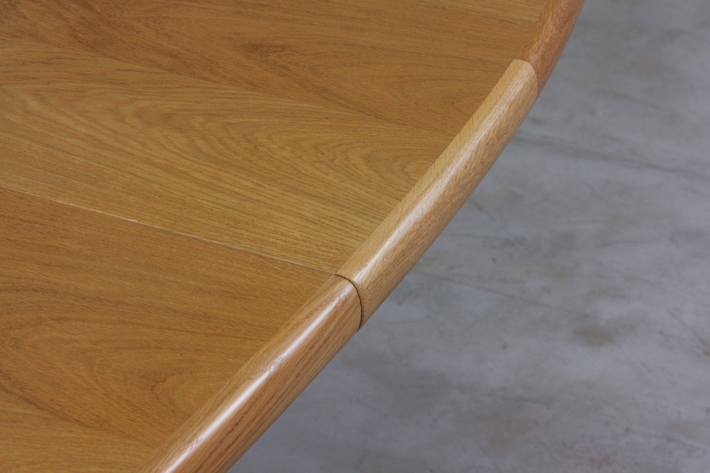 Table ovale en chêne du milieu du siècle de Skovby années 1970