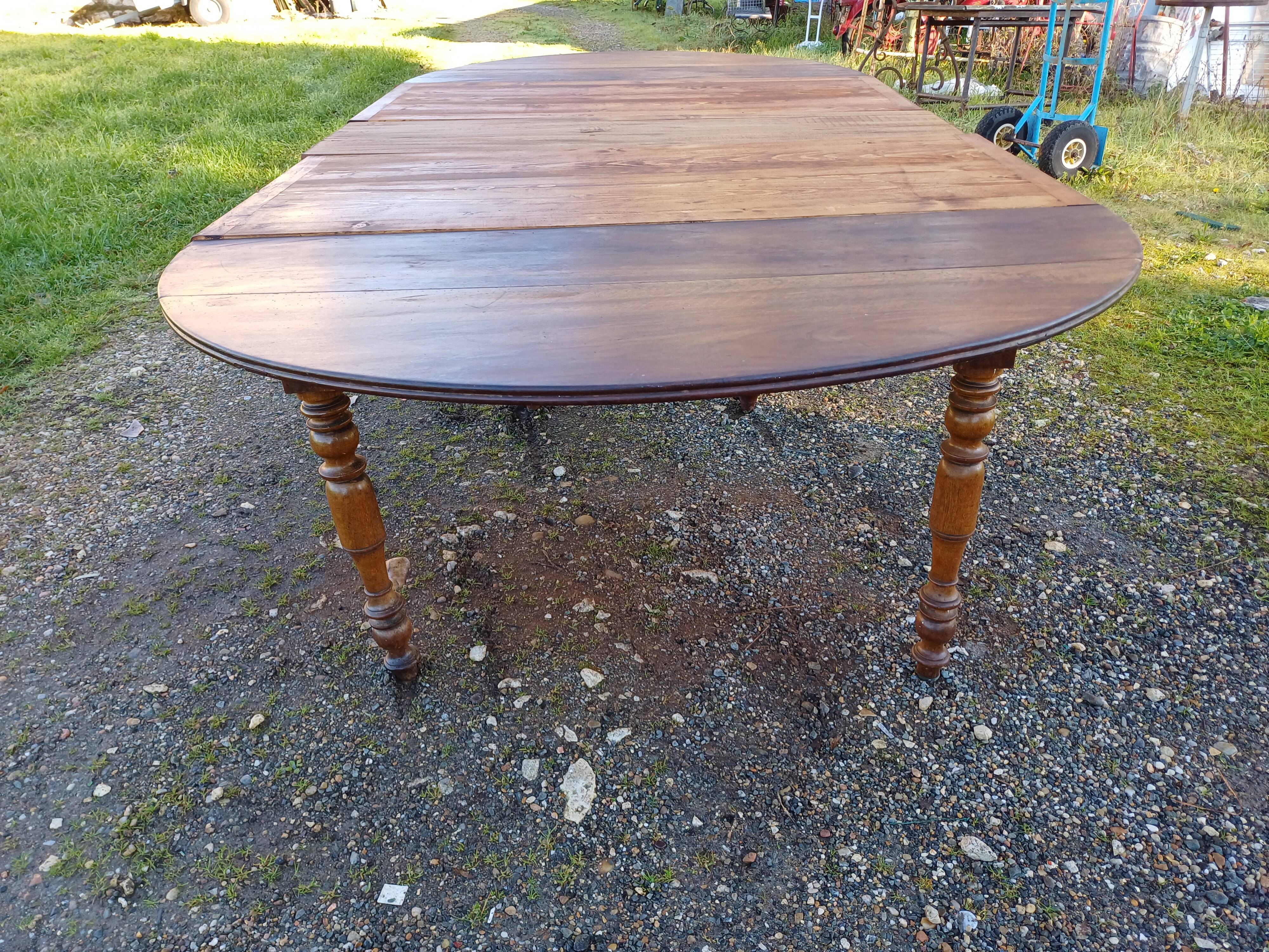19th century walnut 6 leg table, opening