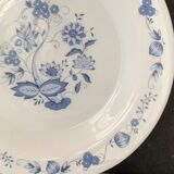 3 bowls and 5 blue plates