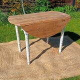 Antique patinated round table – wooden top