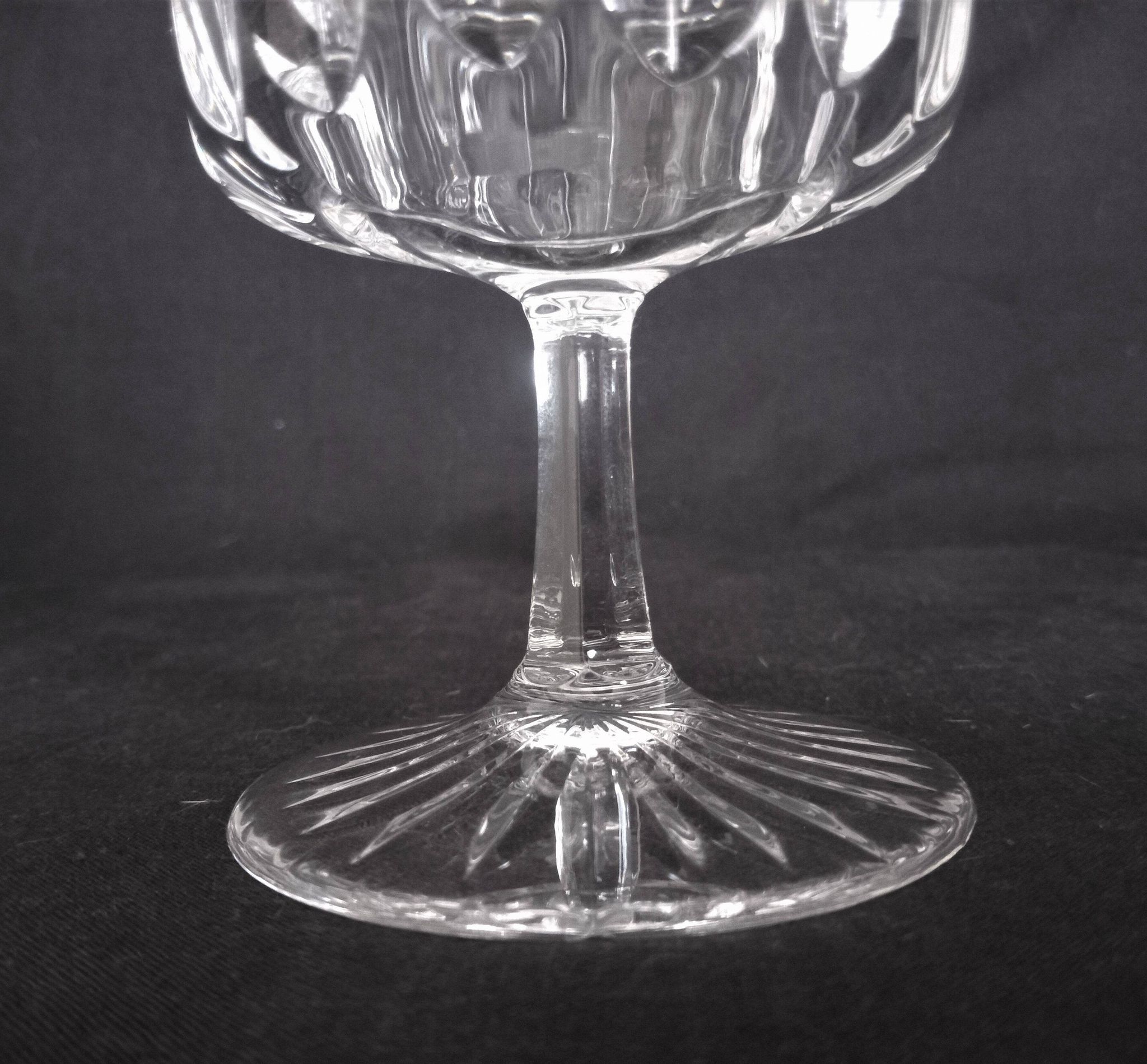 12 Art Deco wine glasses in cut crystal (in the style of Marignane Baccarat)