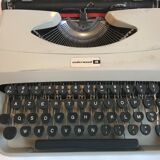 Typewriter Underwood 18
