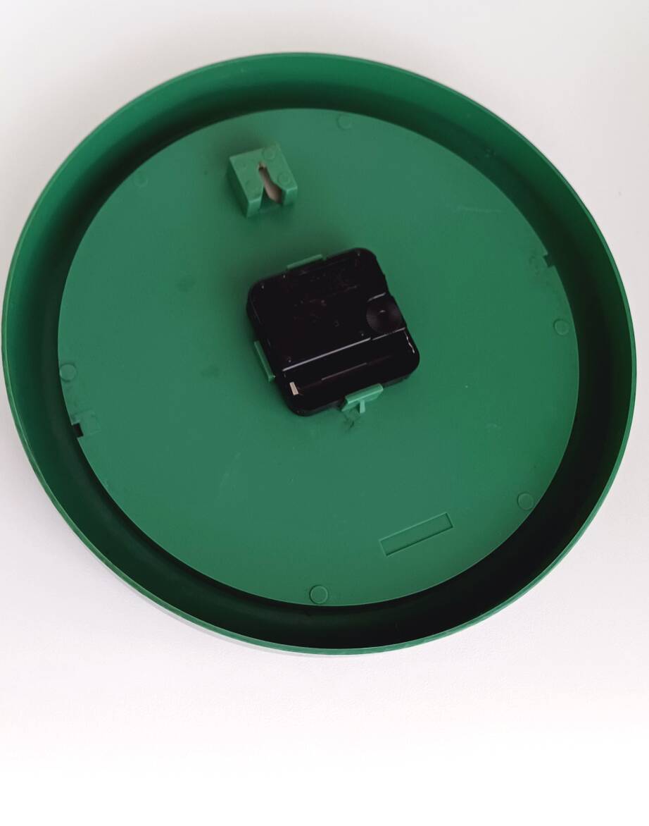 90s lip clock