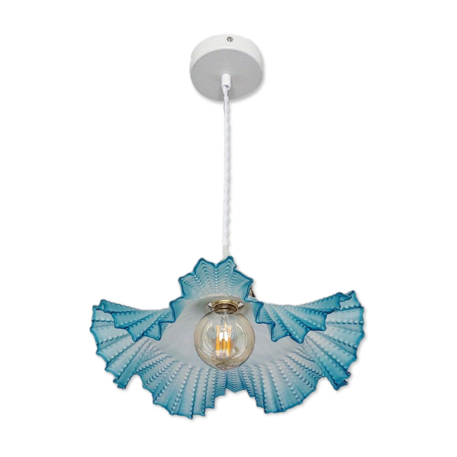 Blue opaline suspension