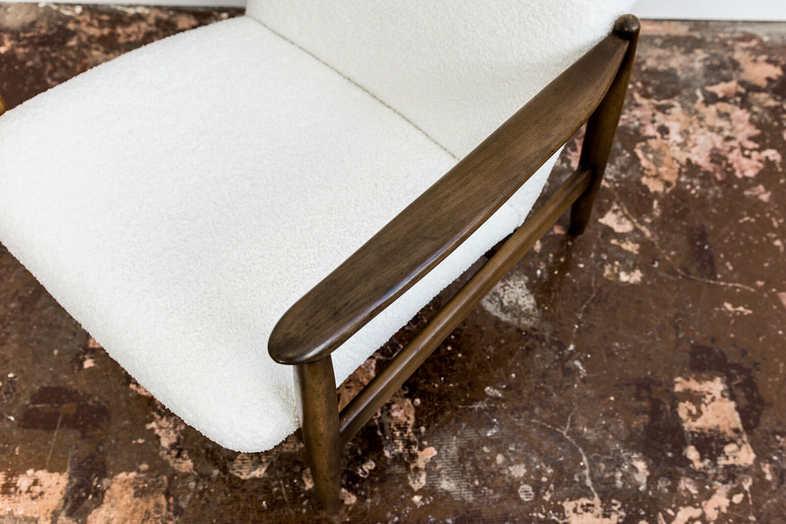 Pair of white boucle gfm 64 high back armchairs by edmund homa, 1960s