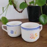 Lot de deux tasses à café fleuries