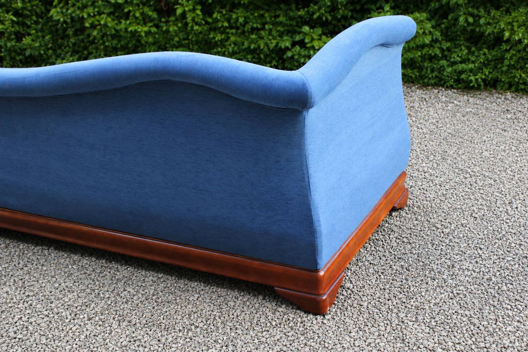 Large vintage cobalt blue chaise longue in fabric and wood – long chair 190