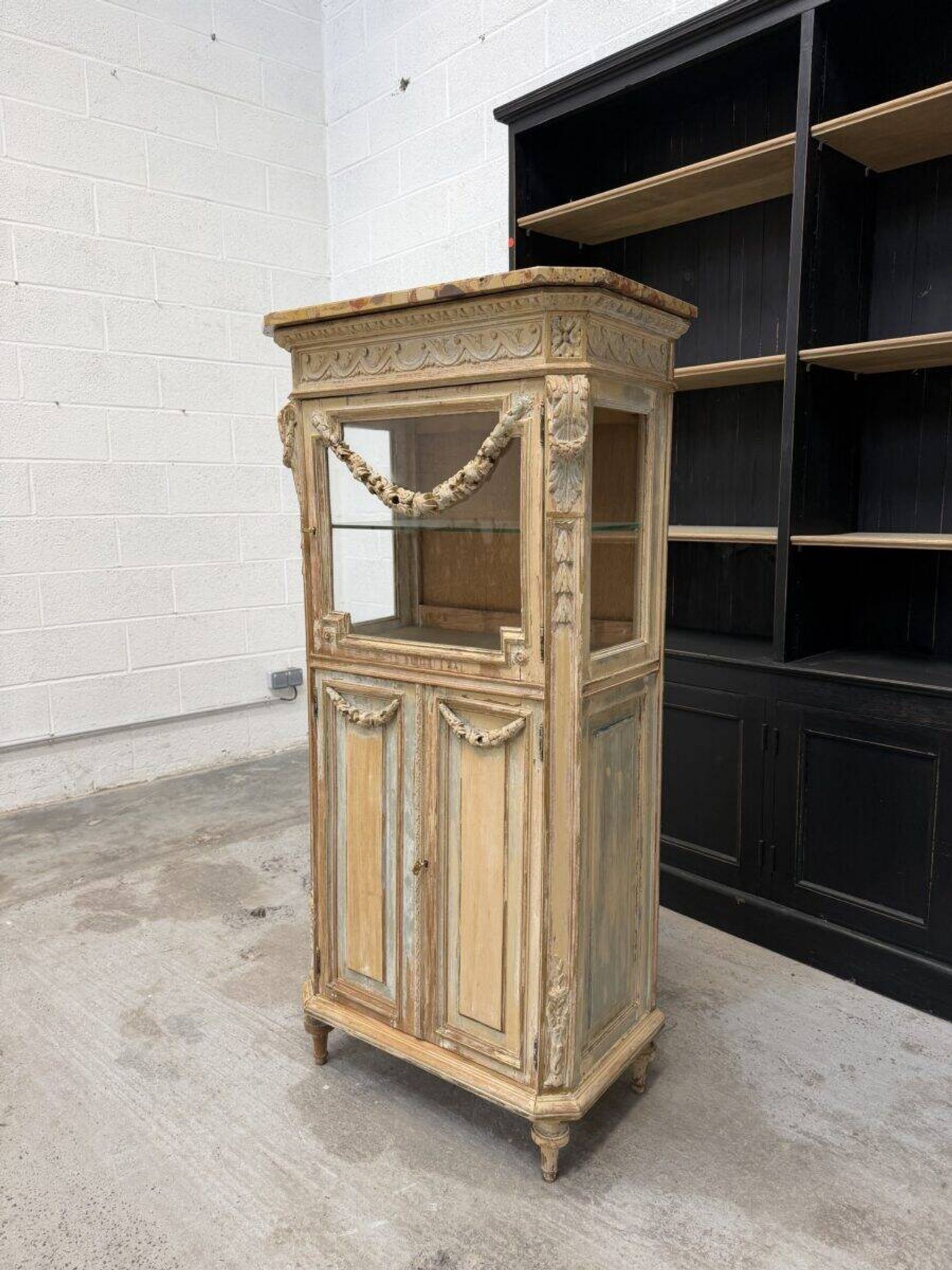 Louis XVI display cabinet from the early 20th century.