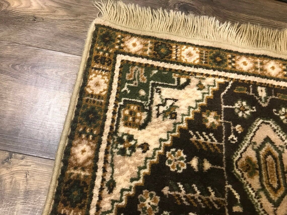 Vintage Turkish Carpet with Medallion Design 134 X 66 cm