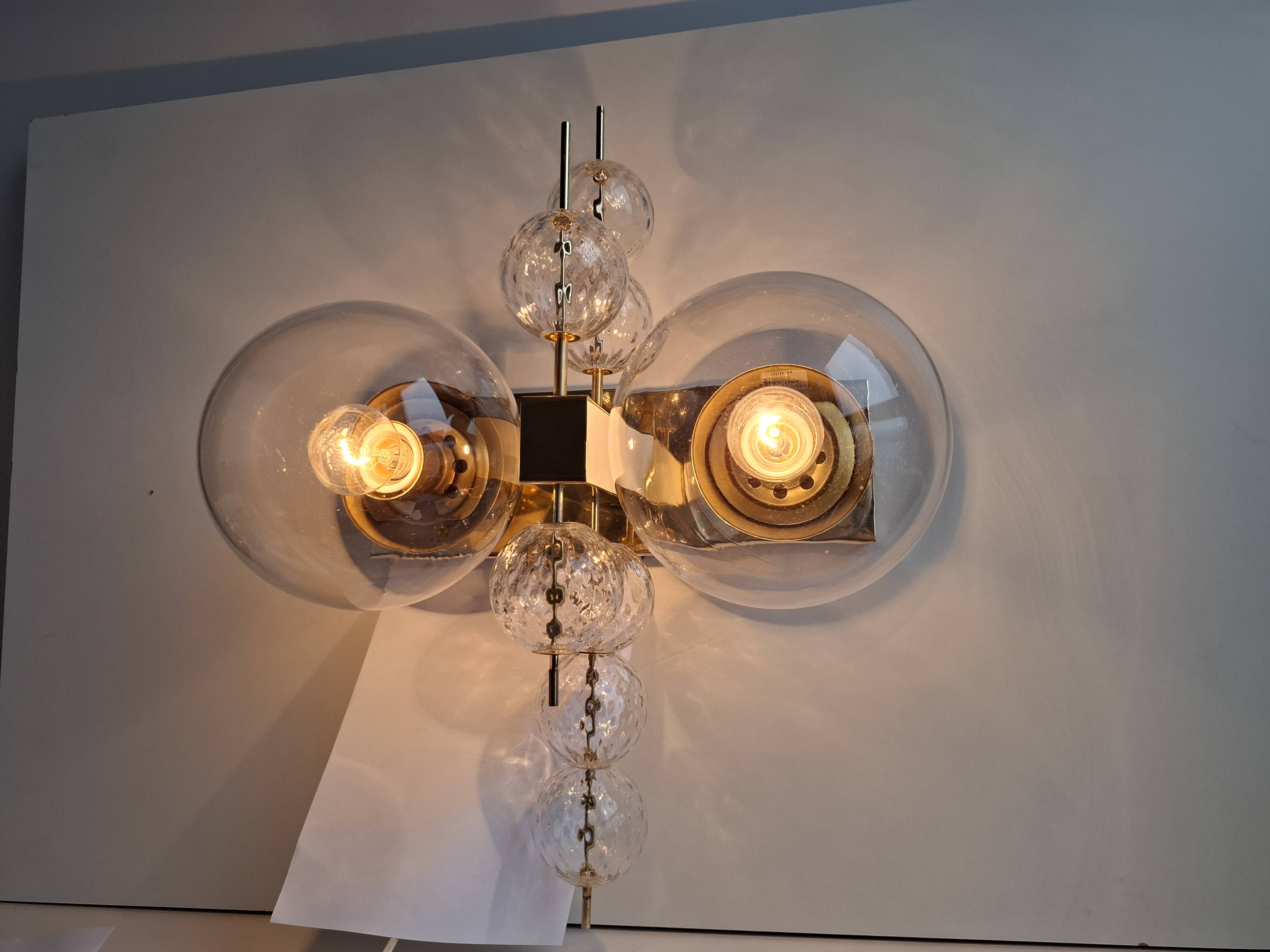 Applique murale tchèque en laiton et verre du milieu du siècle, par Kamenický Šenov, années 1970