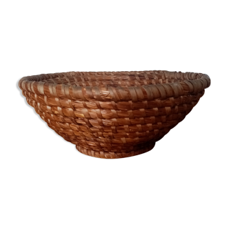 Round basket flared in straw