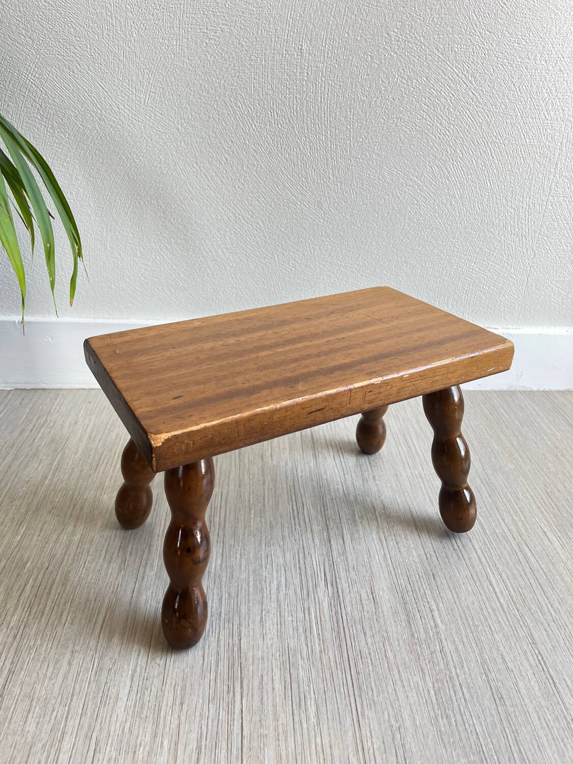 Bobbin decor wooden bench stool