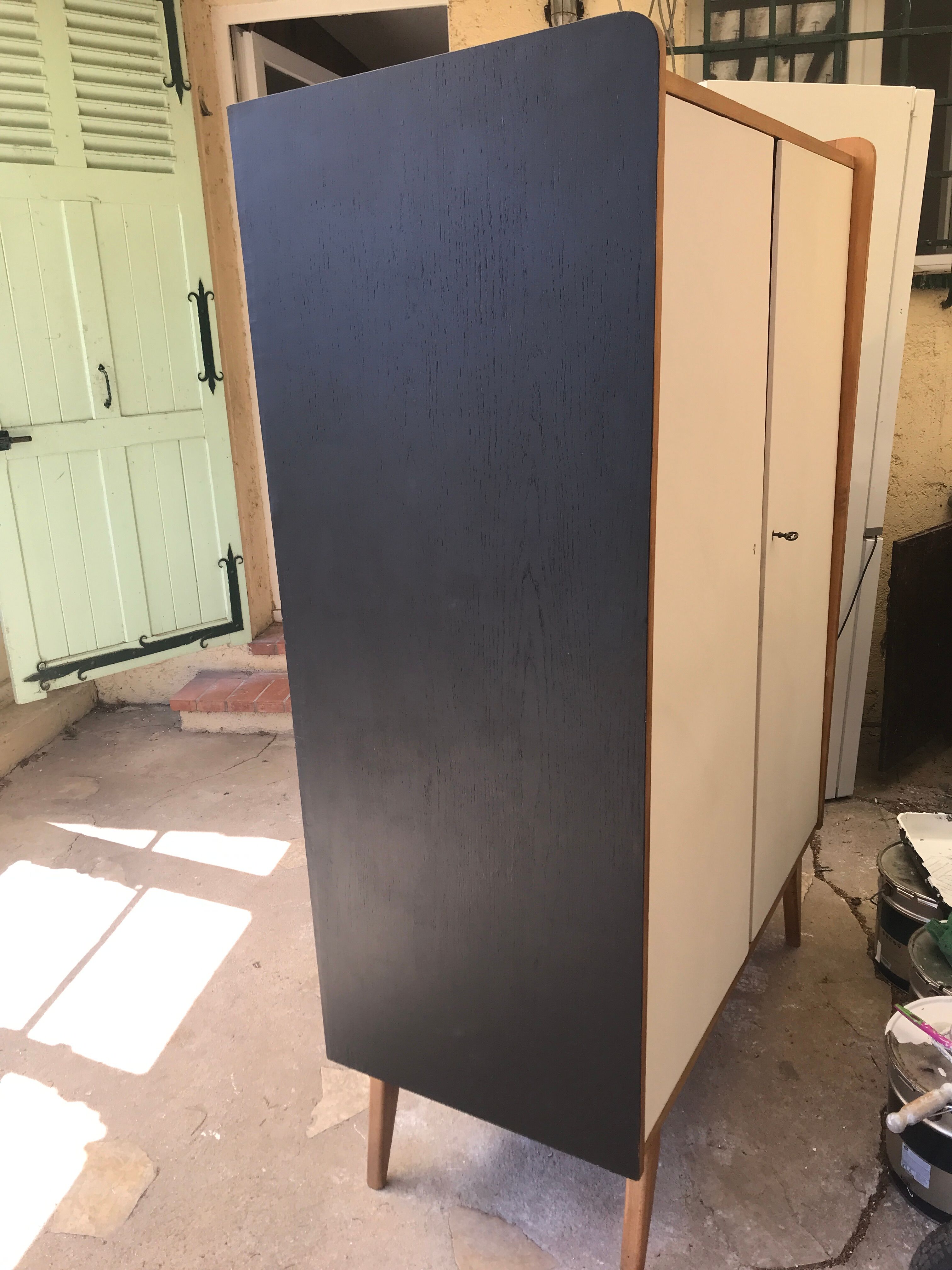 Armoire vintage pieds compas