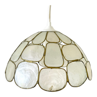 Mother-of-pearl suspension
