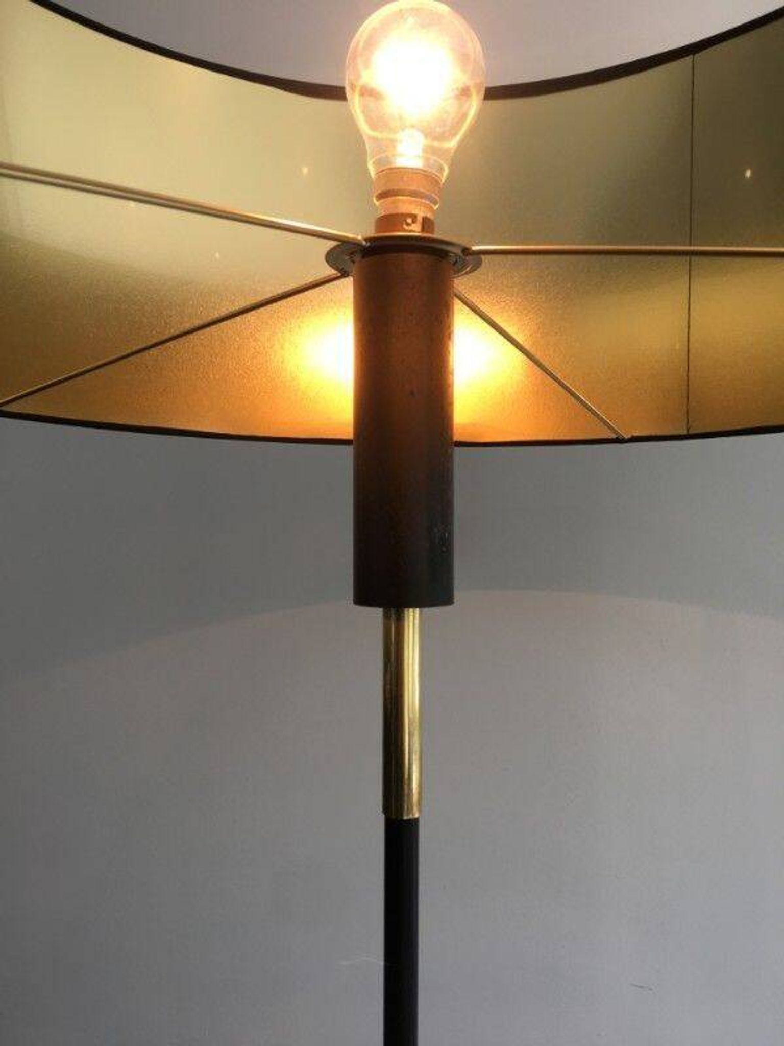 Designer floor lamp in black lacquered metal and brass
