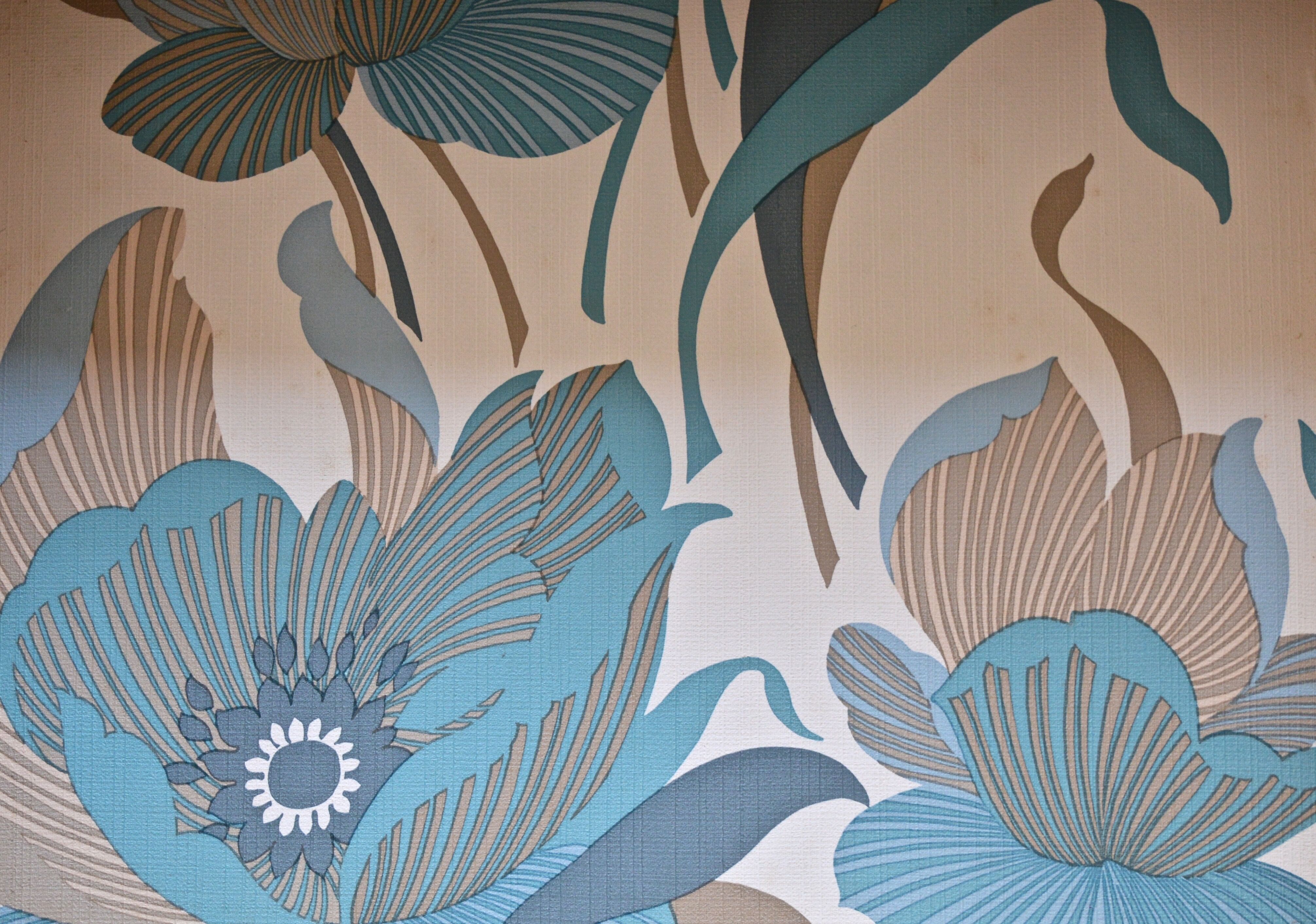 Asymmetrical cabinet