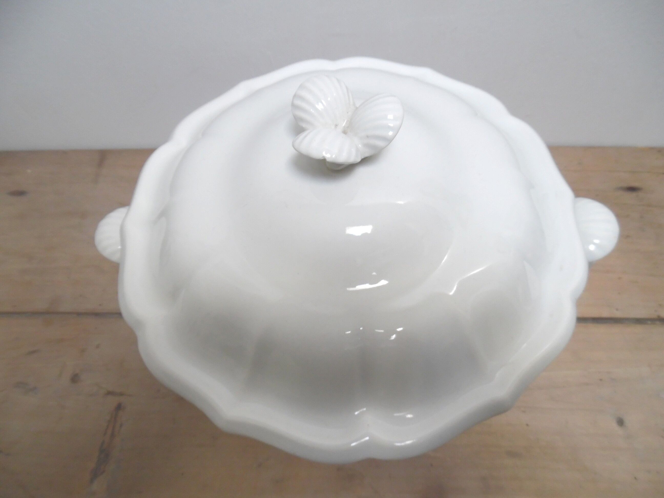 Soup tureen white faience of gien