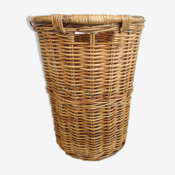 Round wicker basket