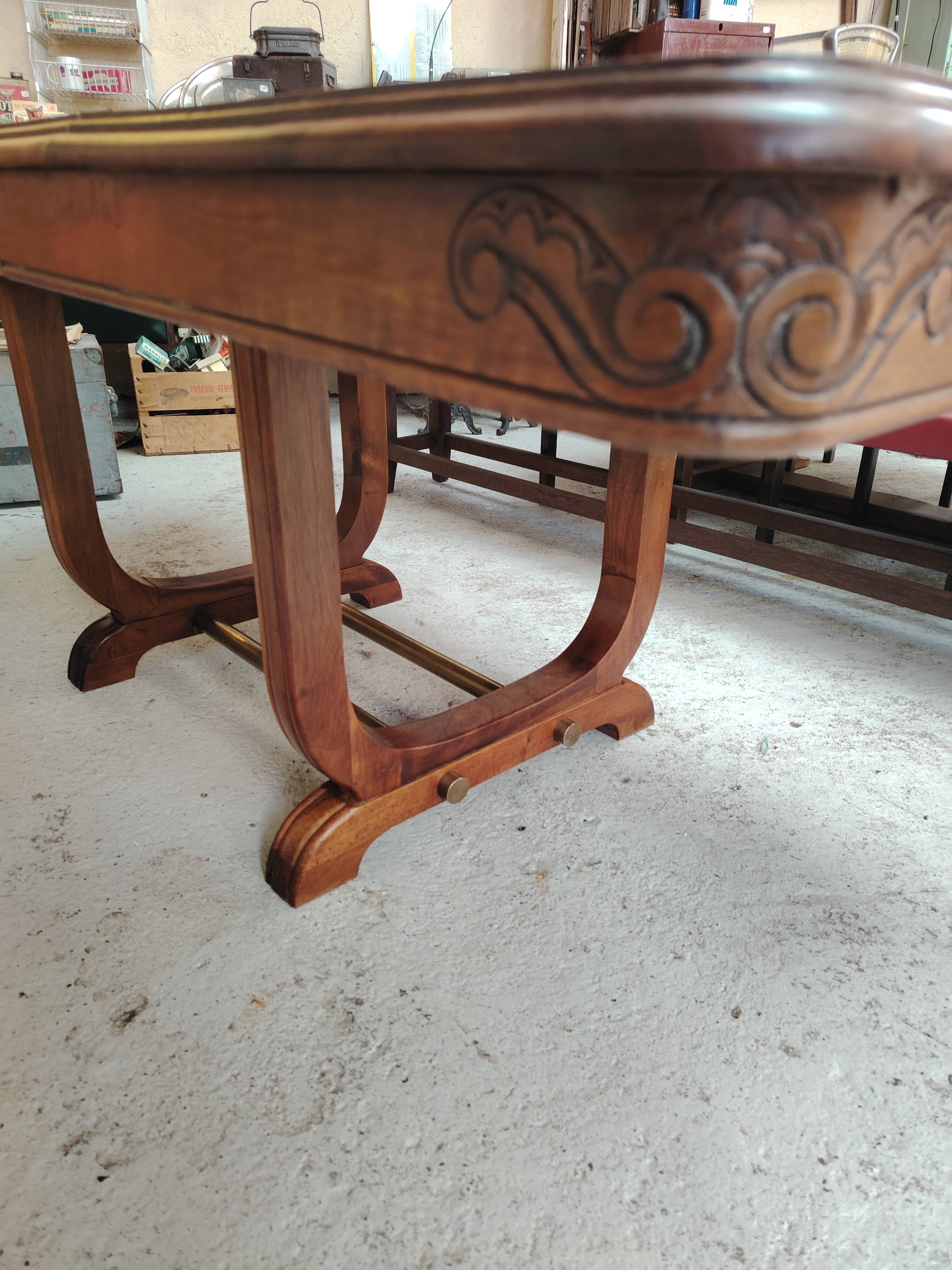Art Deco extendable table in solid wood and brass.