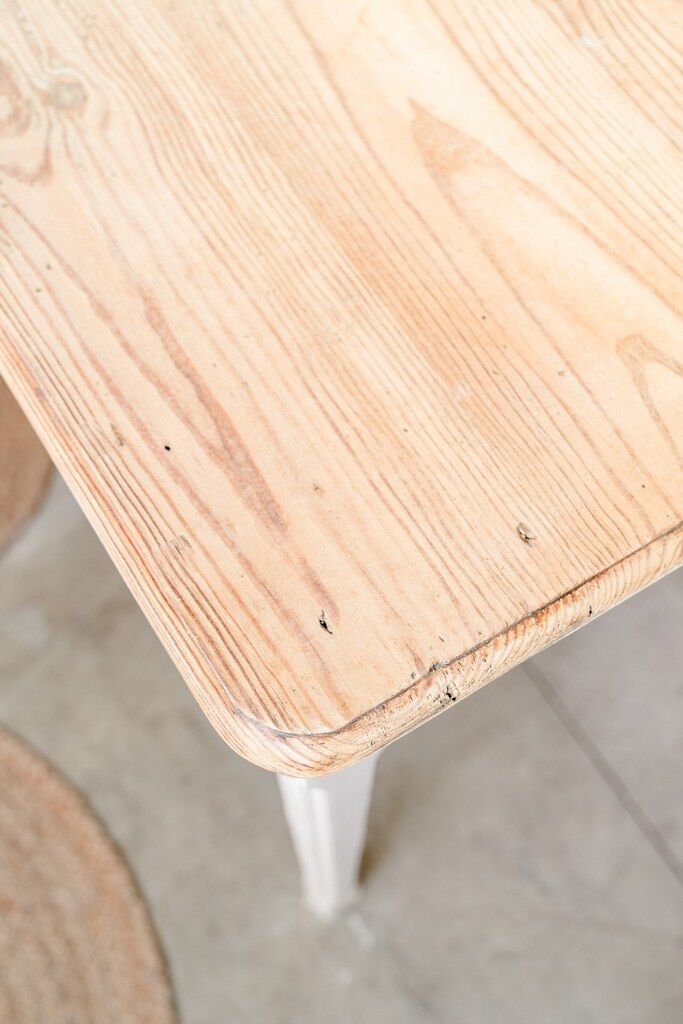 Wooden farmhouse table – cream foot