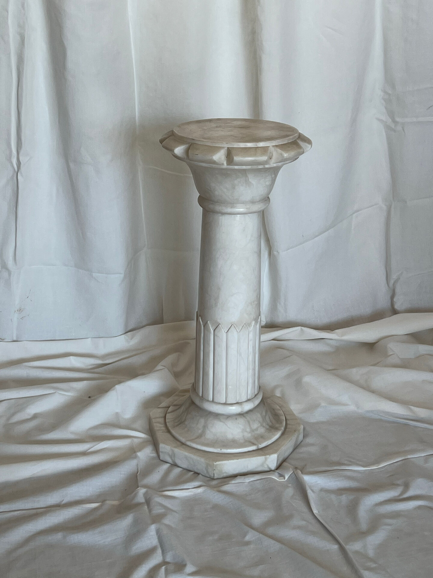 Luminous column in alabaster