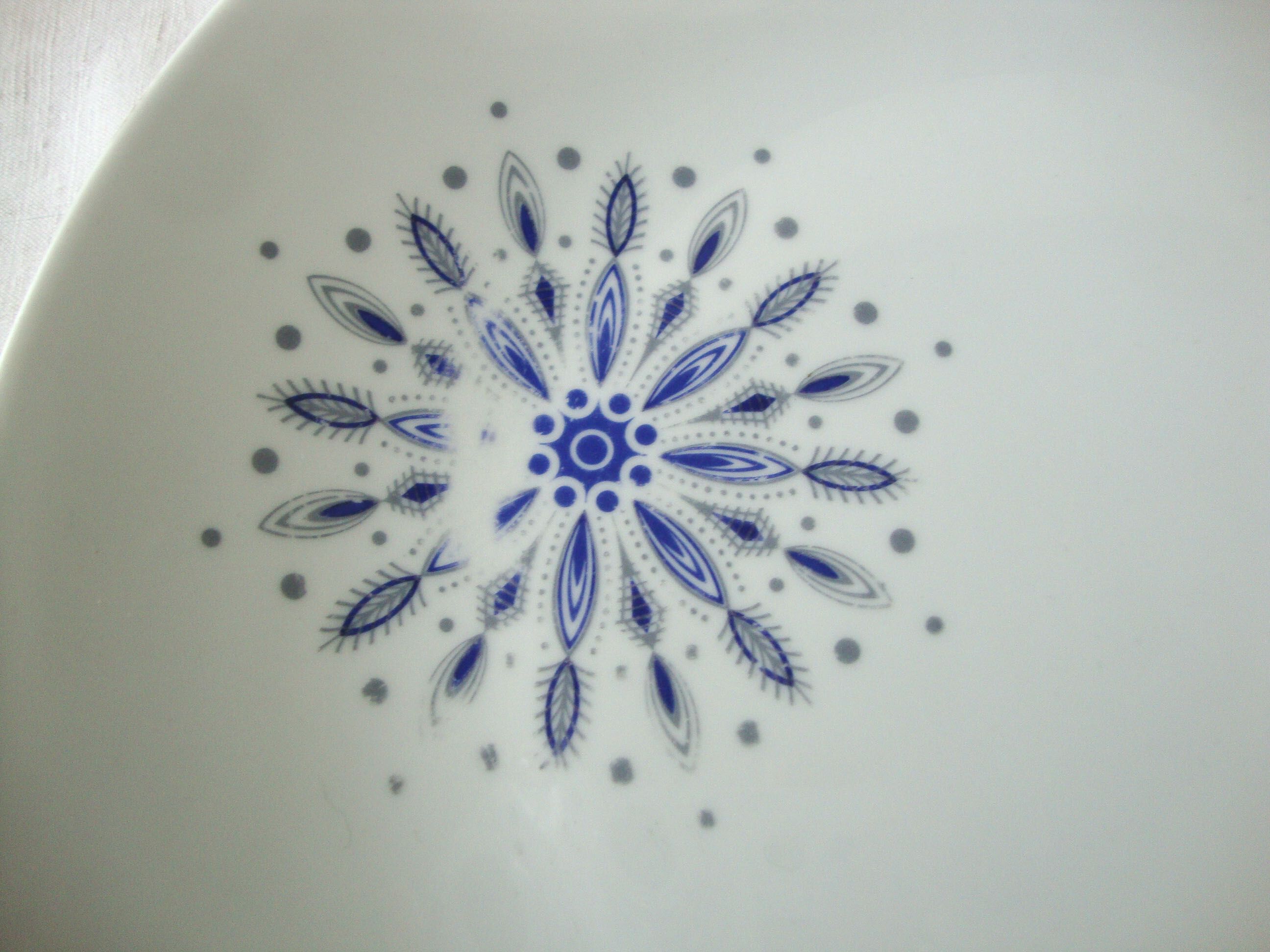 Set of 12 flat plates and 1 Bareuther dish