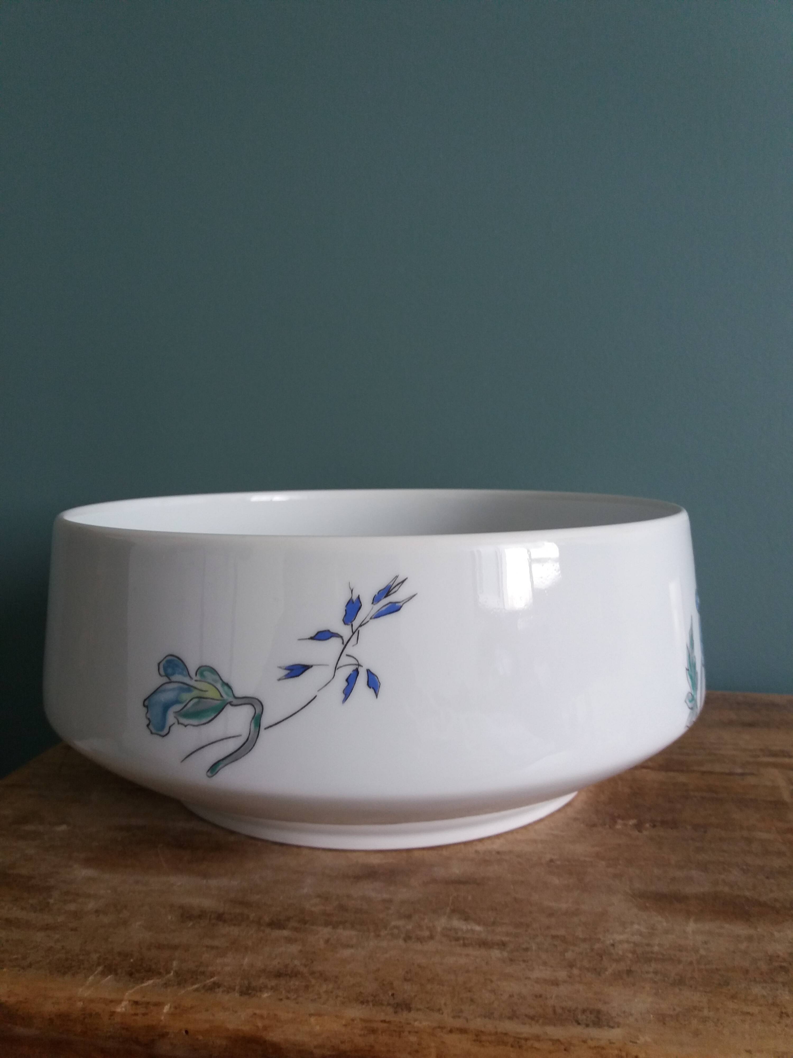 Ariès salad bowl by Raymond Loewy, Limoges porcelain by Bernardaud, Th pattern