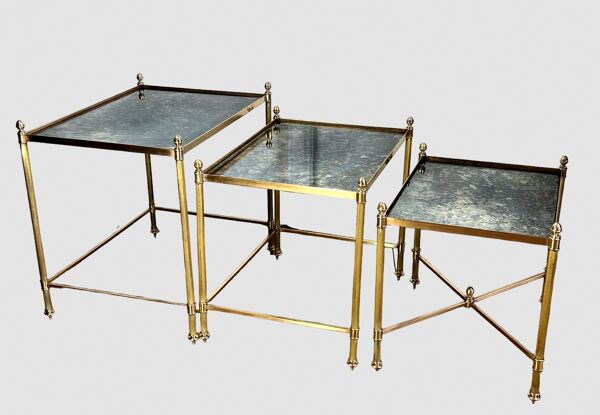 Table gigogne 1970 '' en laiton doré et plateaux en verre