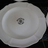 8 Wedgwood plates in English earthenware 19th black monogram