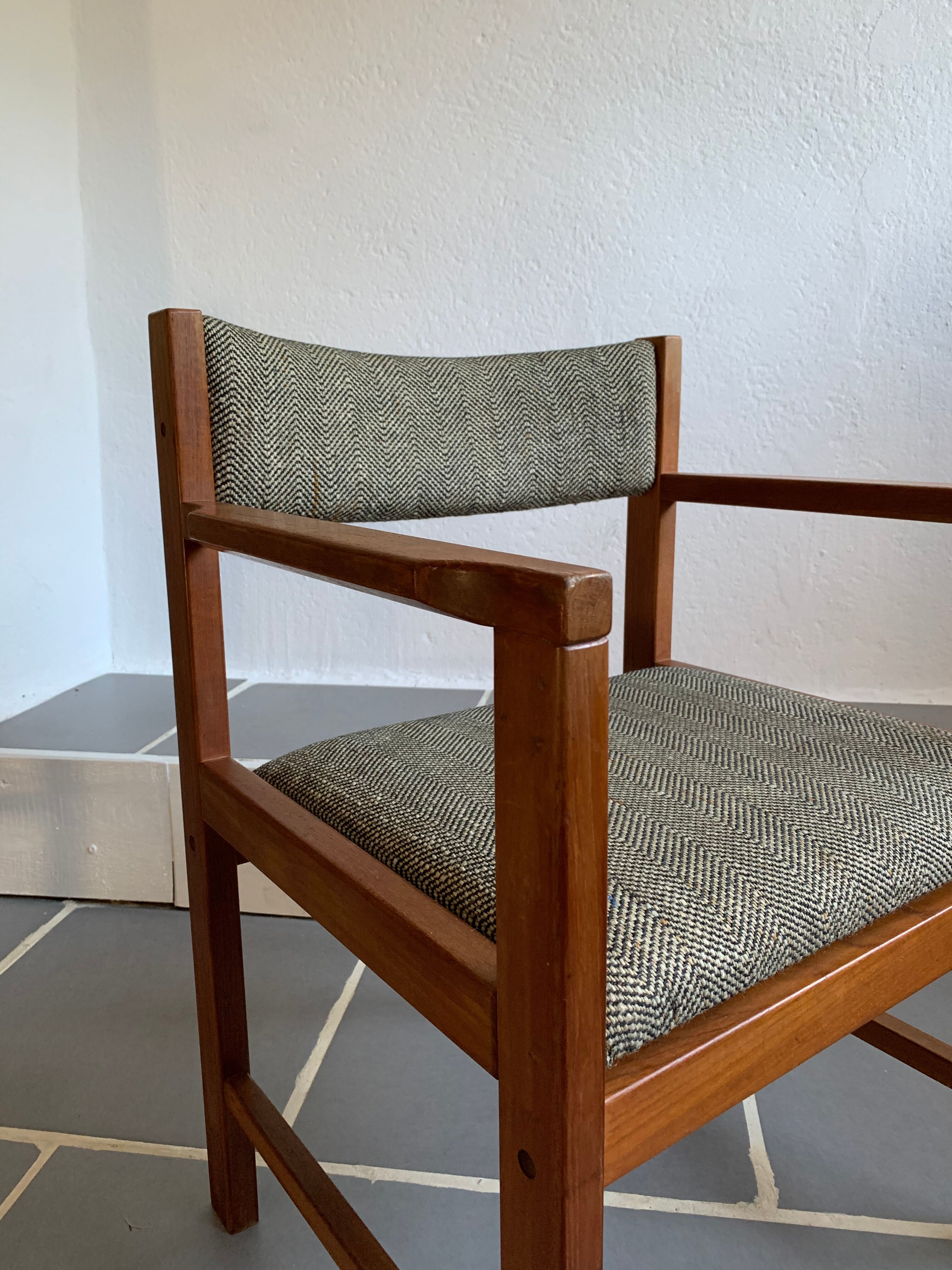 Set 6 chairs and 2 vintage Scandinavian teak and tweed chairs