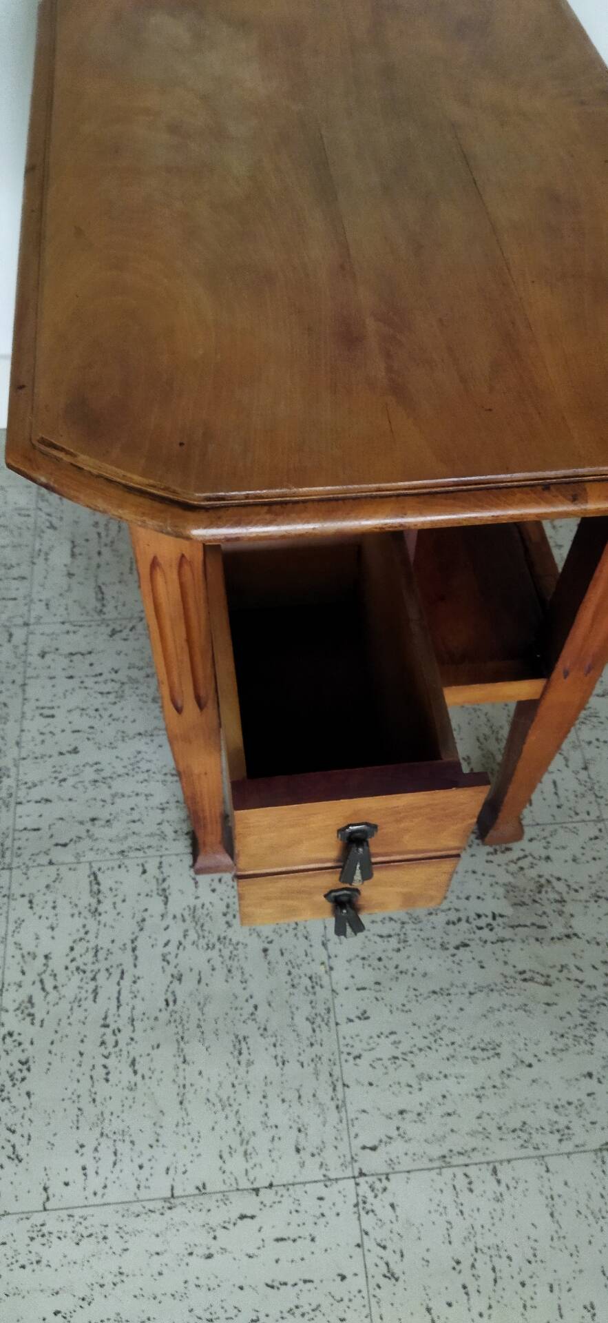 Vintage wooden side table with trompe-l'œil system.