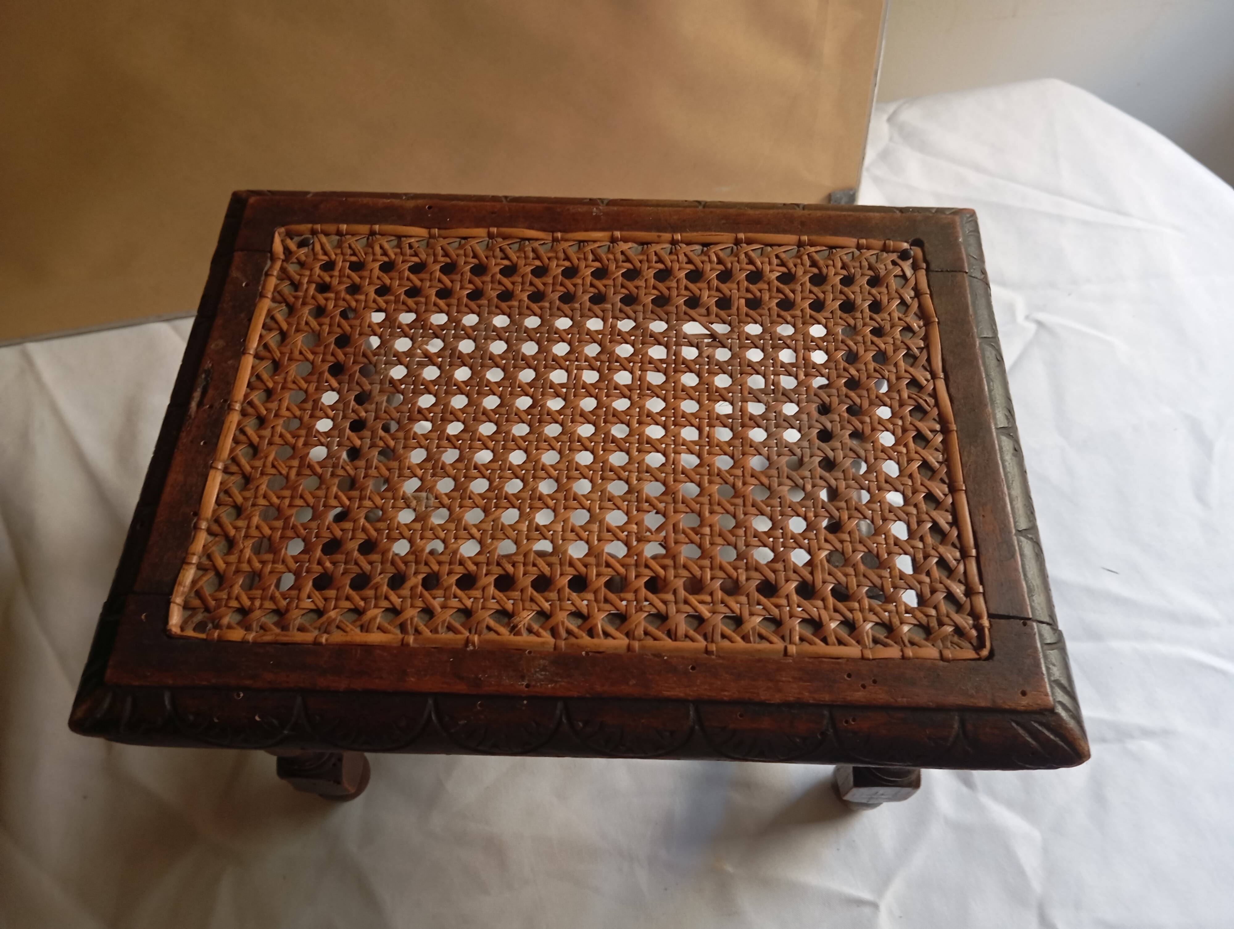 SMALL WOODEN BENCH / CANE