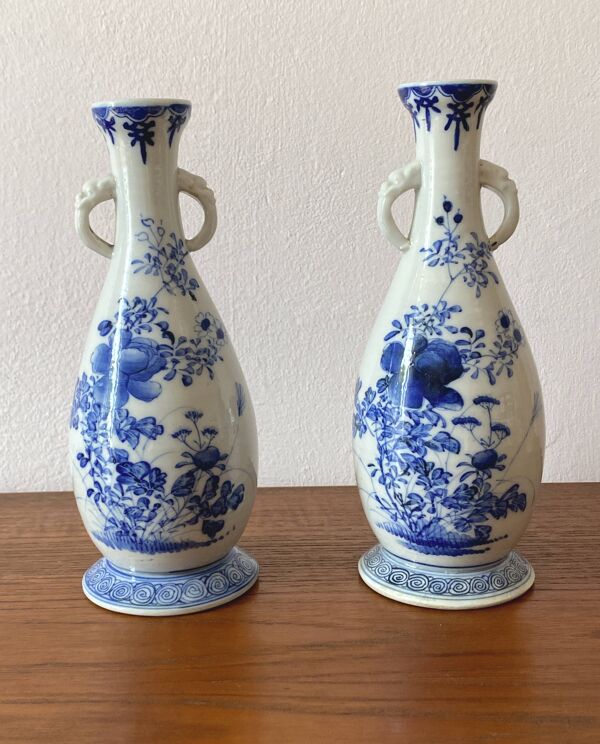Ancienne paire de vases en porcelaine du Japon blanc bleu - bel état