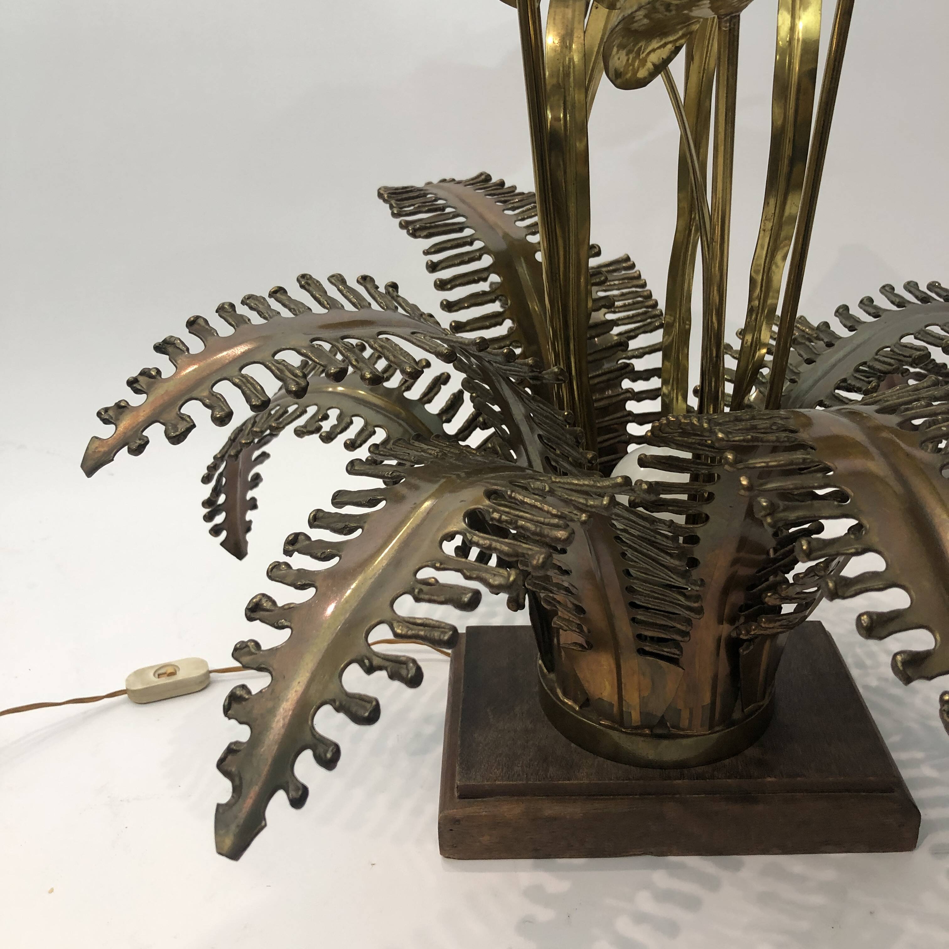 Jansen style Brass Lilies Table Lamp Midcentury Modern Hollywood Regency 1970s