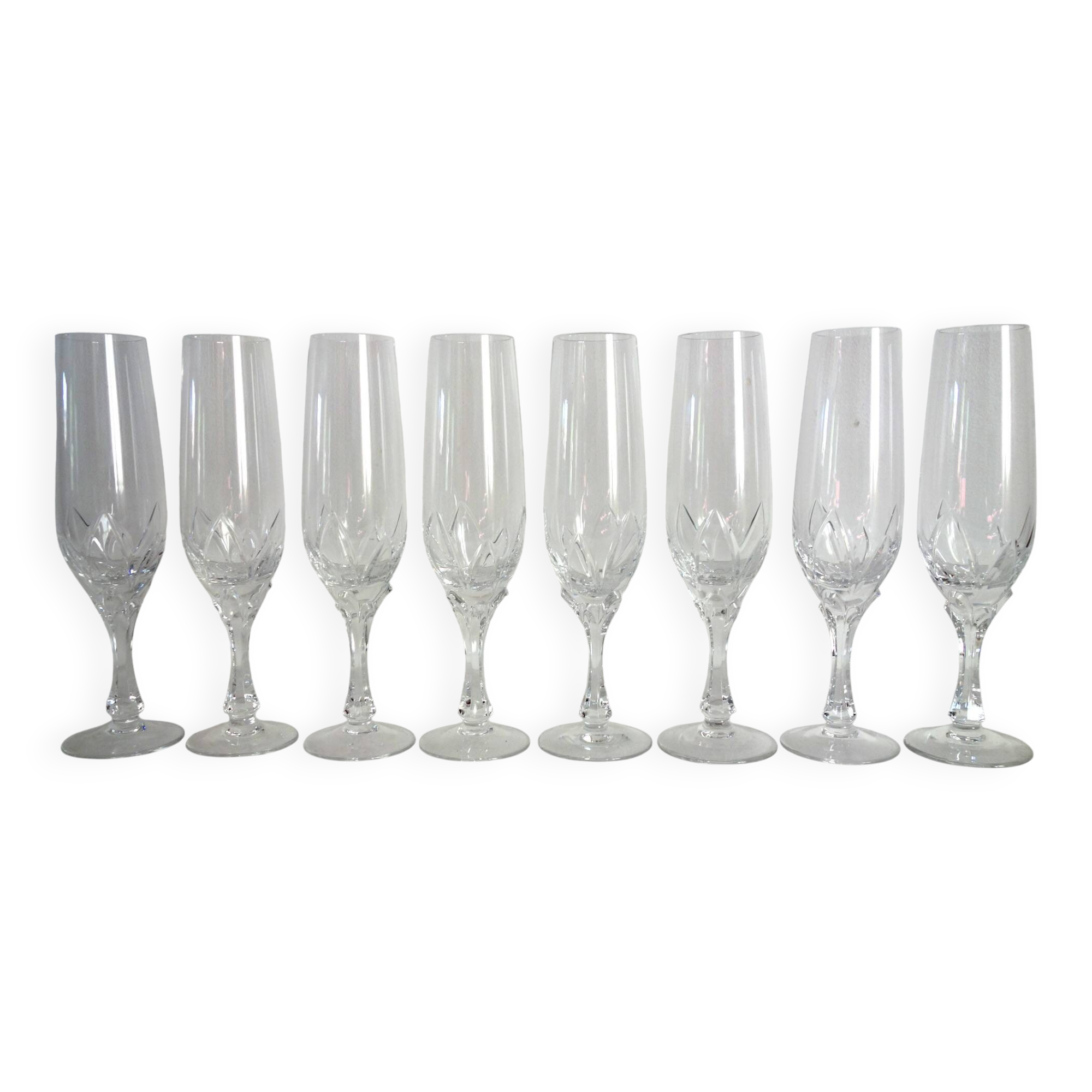 8 flûtes à champagne en cristal ciselé vintage