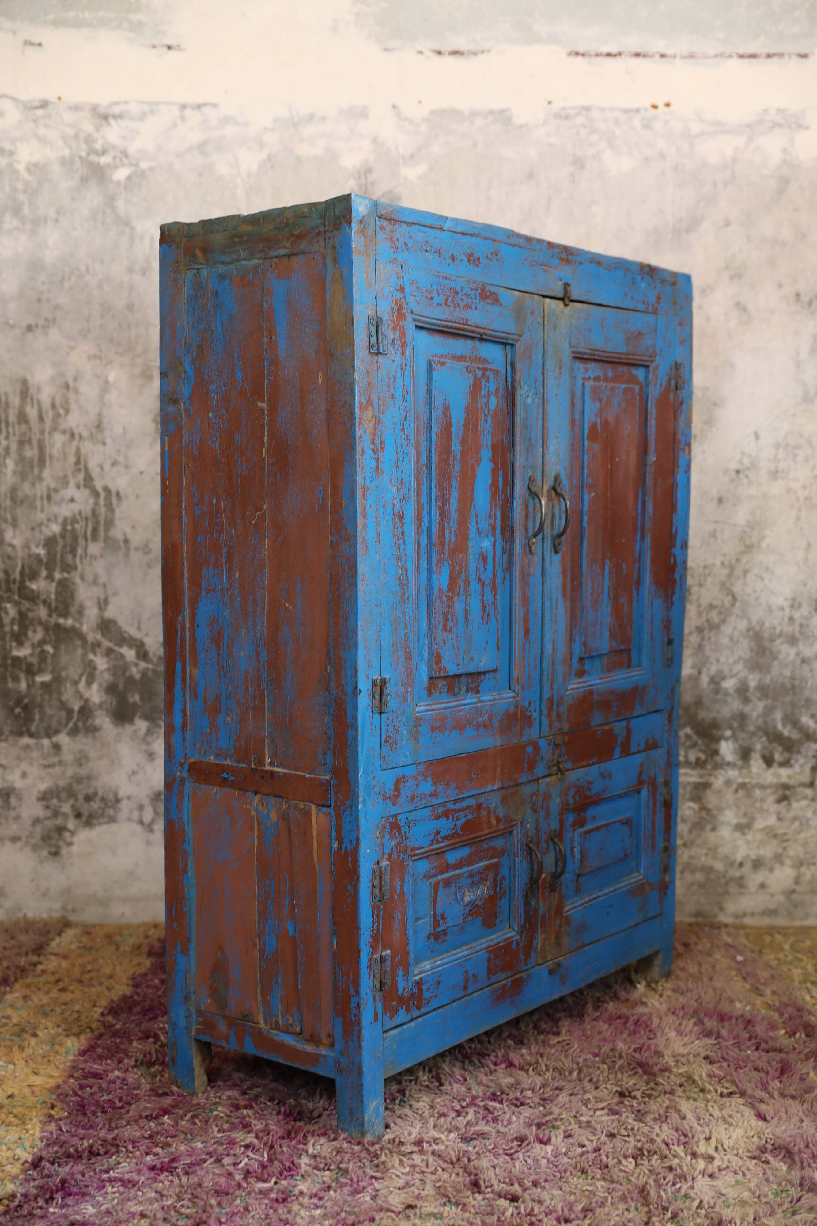 Low Indian wardrobe 4 doors 3 levels, unique room