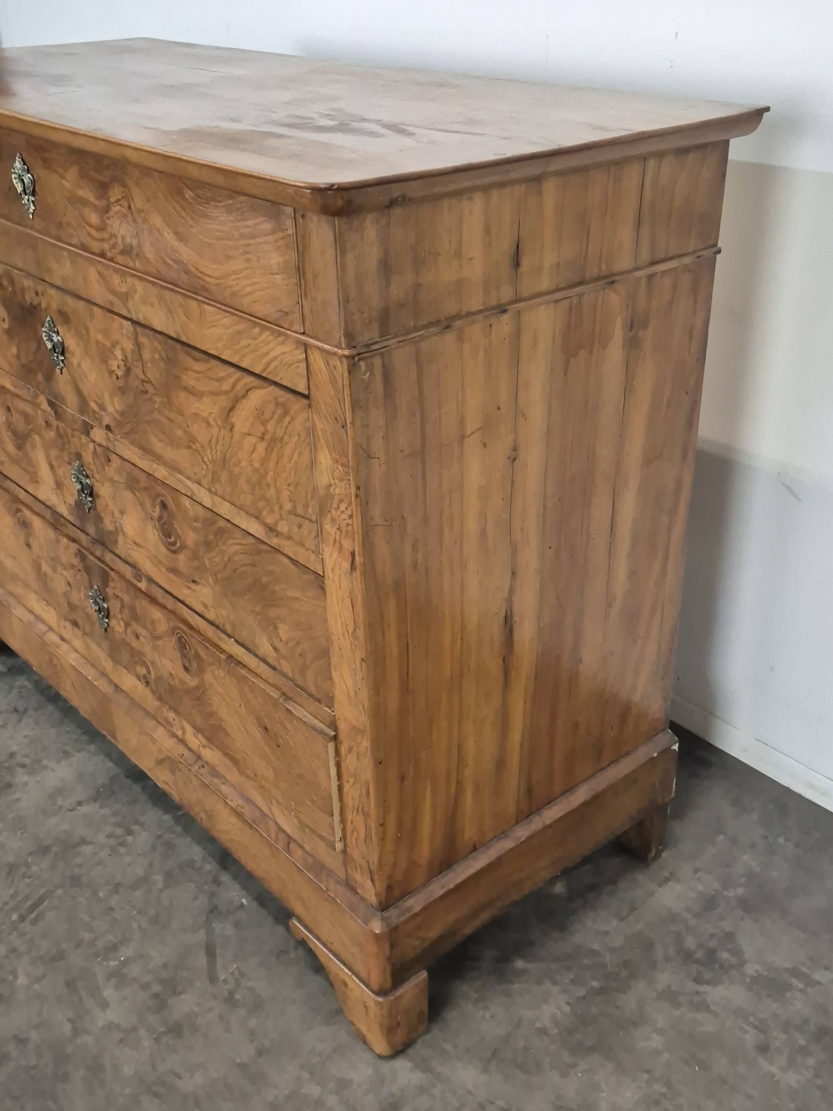 Louis Philippe style commode in walnut burl veneer.
