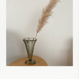 Vase art deco en verre gris